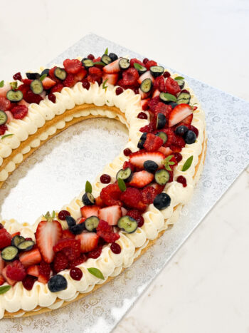 number cake fruits rouges