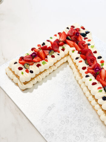 number cake fruits rouges