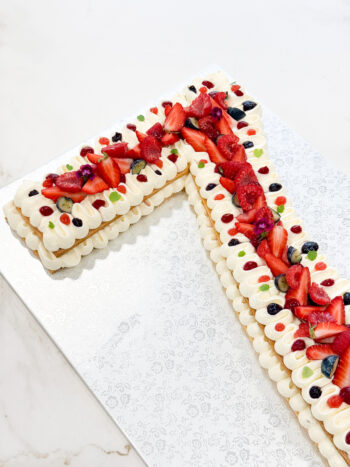 number cake fruits rouges