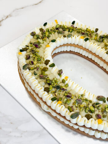 Number cake pistache fleurs d'oranger